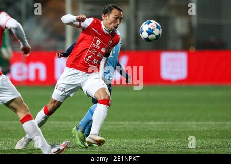 MAASTRICHT, NIEDERLANDE - 8. JANUAR: Gaston Salasiwa von MVV, Hicham Achefay von Jong FC Utrecht während des niederländischen Keukenkampioendivisie-Spiels zwischen M Stockfoto