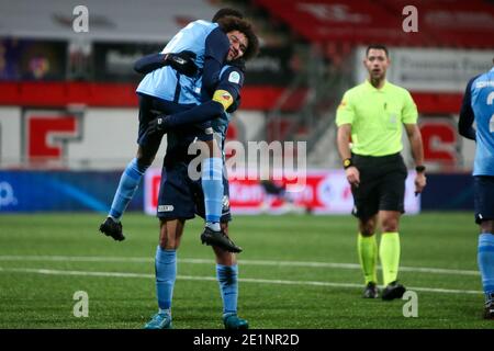 MAASTRICHT, NIEDERLANDE - 8. JANUAR: Tor von Jeredy Hilterman vom Jong FC Utrecht, Odysseus Velanas vom Jong FC Utrecht während des holländischen Keukenkampioend Stockfoto