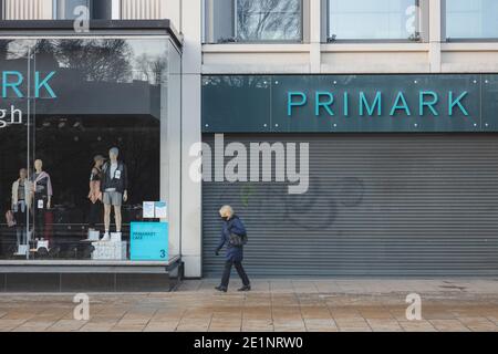 Edinburgh, Schottland - 8. Januar 2021: Der irische Fast-Fashion-Händler Primark schloss in Edinburgh wegen Covid-19-Sperre Stockfoto