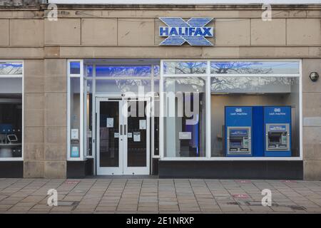 Edinburgh, Schottland - 8. Januar 2021: Halifax Bankfiliale in der Princes Street in Edinburgh während der Covid-19-Sperre geschlossen. Stockfoto