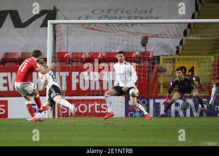 London, Großbritannien. Januar 2021. Alex Gilbey von Charlton Athletic geht im Sky Bet League 1 Spiel im The Valley, London auf das Tor Bild von Ben Peters/Focus Images/Sipa USA 08/01/2021 Credit: SIPA USA/Alamy Live News Stockfoto