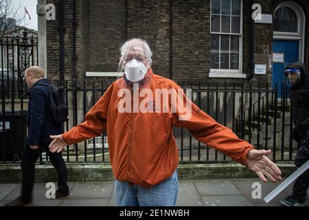 Gerald hat die COVID-19-Impfung an der London Bridge erhalten Impfstelle 1 Stockfoto