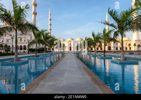 King Faisal Moschee mit Wasserspiegelung, Sharjah, VAE Stockfoto