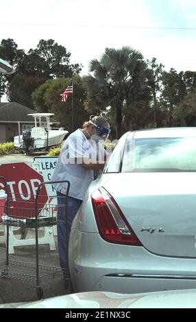 Moderna-Impfstoff wird an einem Drive-Through-Standort in Charlotte County, Floirda, verabreicht Stockfoto