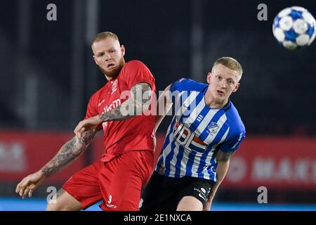 ALMERE, NIEDERLANDE - 8. JANUAR: L-R Thomas Verheydt vom Almere City FC, Valentino Vermeulen vom FC Eindhoven während des niederländischen Keukenkampioendivisie-Spiels zwischen Almere City FC und FC Eindhoven am 8. Januar 2021 im Yanmar Stadium in Almere, Niederlande (Foto von Patrick Goosen/BSR AgencyOrange PicturesAlamy Live News) Stockfoto