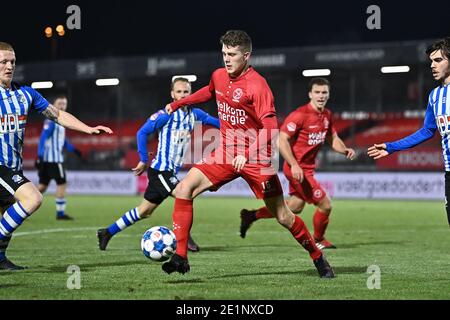 ALMERE, NIEDERLANDE – 8. JANUAR: L-R Valentino Vermeulen vom FC Eindhoven, Xian Ghislaine Emmers vom Almere City FC, Iker Pozo la Roza vom FC Eindhoven während des niederländischen Keukenkampioendivisie-Spiels zwischen Almere City FC und FC Eindhoven im Yanmar Stadium am 8. Januar 2021 in Almere, Niederlande (Foto von Patrick Goosen/BSR AgencyOrange BilderAlamy Live News) Stockfoto