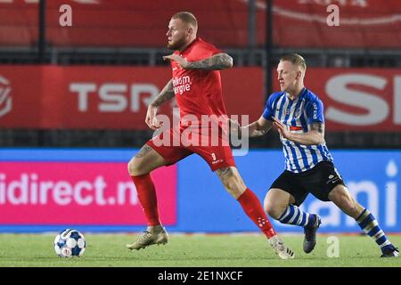 ALMERE, NIEDERLANDE - 8. JANUAR: L-R Thomas Verheydt vom Almere City FC, Valentino Vermeulen vom FC Eindhoven während des niederländischen Keukenkampioendivisie-Spiels zwischen Almere City FC und FC Eindhoven am 8. Januar 2021 im Yanmar Stadium in Almere, Niederlande (Foto von Patrick Goosen/BSR AgencyOrange PicturesAlamy Live News) Stockfoto