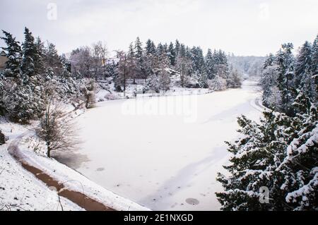 Der Podzamecky-Teich im Park Pruhonice am Stadtrand von Prag, Tschechische Republik, 8. Januar 2021. (CTK Photo/Libor Sojka) Stockfoto