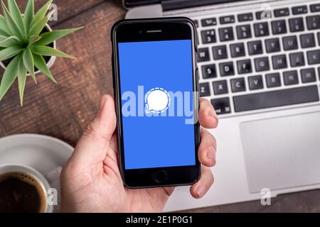 Antalya, TÜRKEI - 08. Januar 2021. Handy-Bildschirm mit Signal Secret Messaging App-Logo. Stockfoto