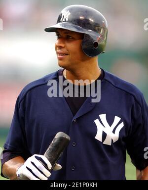 Alex Rodriguez von den New York Yankees während der Schlagübung vor dem Spiel gegen die Los Angeles Angels of Anaheim im Angel Stadium in Anaheim, Cali Stockfoto