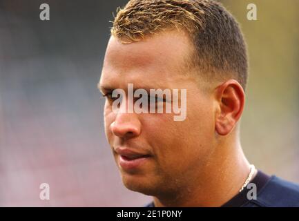 Alex Rodriguez von den New York Yankees während der Schlagübung vor dem Spiel gegen die Los Angeles Angels of Anaheim im Angel Stadium in Anaheim, Cali Stockfoto