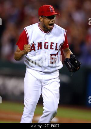 Los Angeles Angels of Anaheim Reliever Francisco Rodriguez feiert die Finale von 8-6 Sieg über die New York Yankees Im Angel Stadium in Anahe Stockfoto