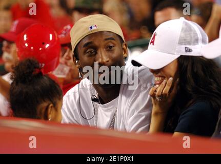 Kobe Bryant mit Frau Vanessa Bryant und Tochter Natalia Diamant Bryant in Los Angeles Angels of Anaheim Spiel gegen die New York Yankees bei Angel Stockfoto