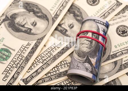 Ukraine. Januar 2021. In diesem Foto Abbildung hundert US-Dollar Banknoten gesehen angezeigt. Kredit: SOPA Images Limited/Alamy Live Nachrichten Stockfoto