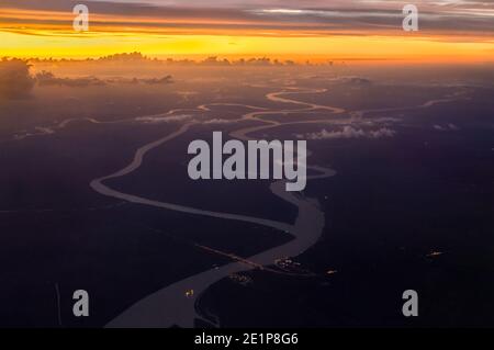 Sonnenuntergang über dem Parana Fluss in Argentinien Stockfoto