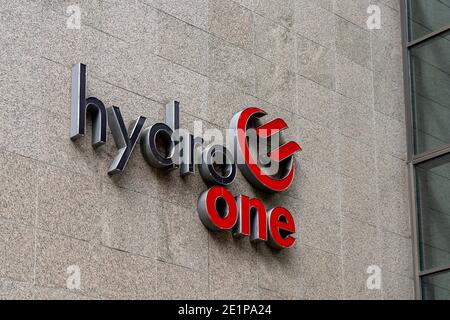 Toronto, Kanada - 29. September 2020: Hydro One Schild ist in Toronto zu sehen Stockfoto