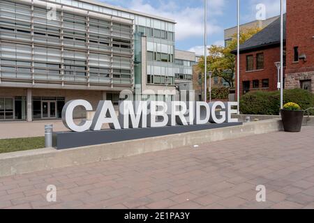 Cambridge, Ontario, Kanada - 27. September 2020: Das Cambridge City Hall wird in Cambridge, Ontario, Kanada, gezeigt Stockfoto