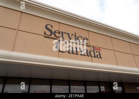 Cambridge, Ontario, Kanada - 27. September 2020: In Cambridge, Ontario, Kanada, ist ein Schild von Service Canada zu sehen. Service Canada bietet einen zentralen Punkt von Stockfoto