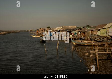 Fischerdorf Marunda im Küstengebiet von Jakarta, Indonesien. Archivfoto (2008). Stockfoto