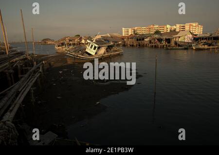 Fischerdorf Marunda im Küstengebiet von Jakarta, Indonesien. Archivfoto (2008). Stockfoto