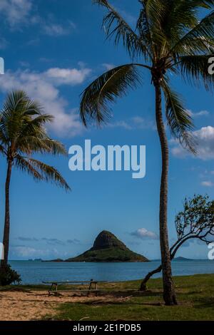 Mokoli'i Island (früher bekannt als der veraltete Begriff „Chinaman's hat“), Mokoli'i (Oahu, OÊ»ahu) Hawaii, Vereinigte Staaten von Amerika Stockfoto