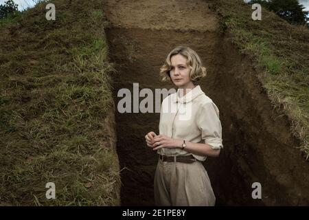 ERSCHEINUNGSDATUM: 29. Januar 2021 TITEL: The Dig STUDIO: Netflix REGIE: Simon Stone PLOT: Ein Archäologe begibt sich auf die historisch wichtige Ausgrabung von Sutton Hoo im Jahr 1938. HAUPTROLLE: CAREY MULLIGAN als Edith Pretty. (Bild: © Netflix/Entertainment Pictures) Stockfoto