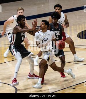 Berkeley, CA, USA, 07. Januar 2021. A. der kalifornische Wachmann Jarred Hyder (3) fährt während des NCAA Männer Basketballspiels zwischen Washington State Cougars und California 60-71 verloren im Hass Pavilion Berkeley Calif. Thurman James/CSM/Alamy Live News zum Reifen Stockfoto