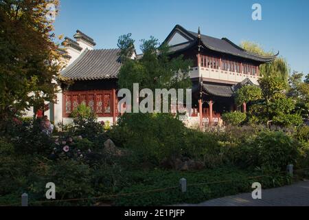 Chinesisches Teehaus im Luisenpark in Mannheim. Stockfoto