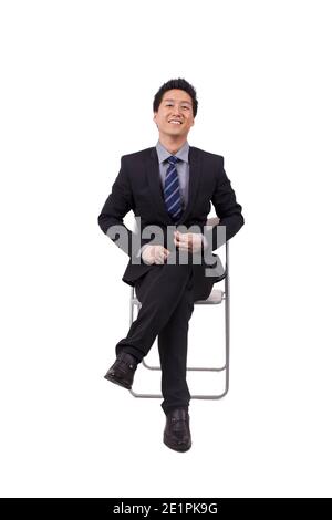 Ein fröhlicher junger Geschäftsmann Sitzhaltung hohe Qualität Foto Stockfoto