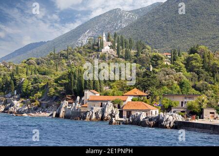 Kroatien - Der Hafen Trpanj auf der Halbinsel Peliesac. Stockfoto