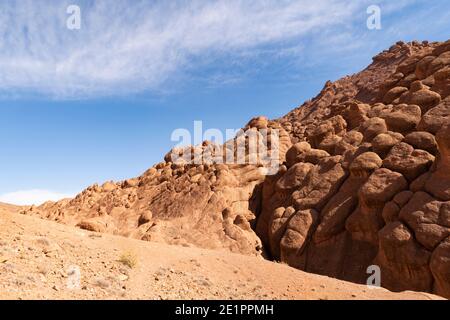 (Selektiver Fokus) atemberaubende Aussicht auf die Dads Gorges, eine Reihe von zerklüfteten wadi Schluchten, die vom Dads River in Marokko geschnitzt wurden. Stockfoto