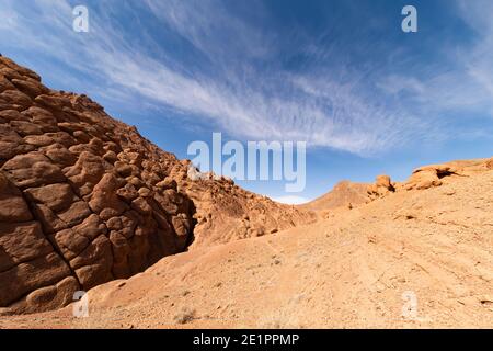 (Selektiver Fokus) atemberaubende Aussicht auf die Dads Gorges, eine Reihe von zerklüfteten wadi Schluchten, die vom Dads River in Marokko geschnitzt wurden. Stockfoto