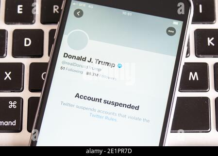 US-Präsident Donald Trump wurde dauerhaft von Twitter suspendiert Stockfoto