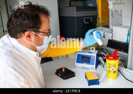 Ha'il, Italien. Januar 2021. PCR-Testlabor im Biwak während des Ruhetag der Dakar 2021 in Ha'il, in Saudi-Arabien am 9. Januar 2021 - Foto Julien Delfosse/DPPI/LM Quelle: Gruppo Editoriale LiveMedia/Alamy Live News Stockfoto