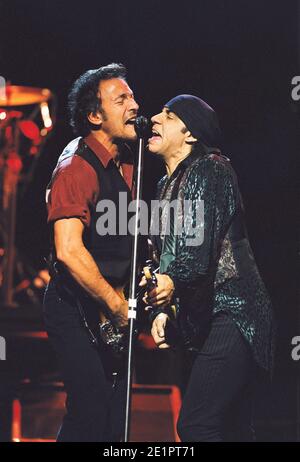 Bruce Springsteen und die E Street Band im Konzert in der Wembley Arena, London, Großbritannien. Oktober 2002. Stockfoto