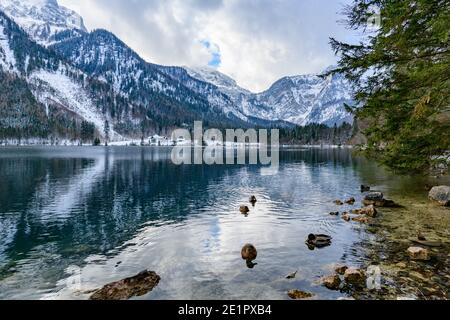 Panoramablick auf den vorderer langbathsee bei ebensee in Die oberösterreichische Region salzkammergut Stockfoto