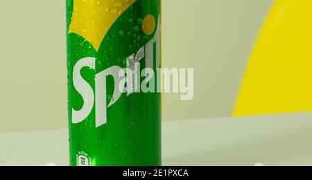 Moskau, Russland - 5. Dezember 2020: Sprite Drink Logo auf Dose, illustrative Editorial. Stockfoto