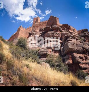 Das Schloss von Peracense auf einer Felsformation in Teruel, Spanien Stockfoto