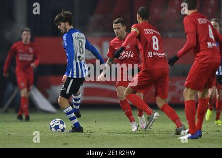 ALMERE, NIEDERLANDE - 8. JANUAR: Iker Pozo vom FC Eindhoven beim niederländischen Keukenkampioendivisie-Spiel zwischen Almere City FC und FC Eindhoven bei Yan Stockfoto