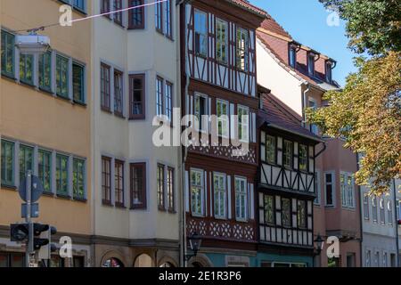 Hausfassaden mit Fachwerkhäusern in einer Straße in Coburg, Bayern Stockfoto