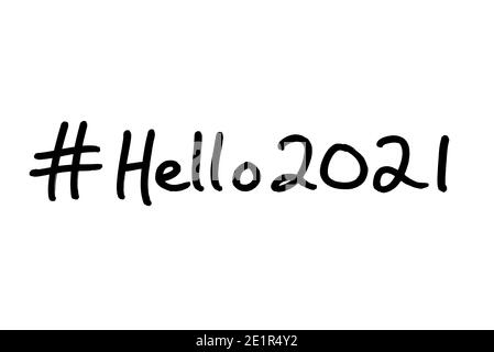 Hashtag Hello 2021 handgeschrieben auf weißem Hintergrund. Stockfoto