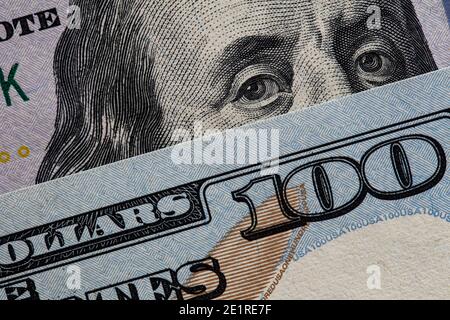 Neue 100-Dollar-Banknote auf alter 100-Dollar-Banknote Zweck des Designs Stockfoto