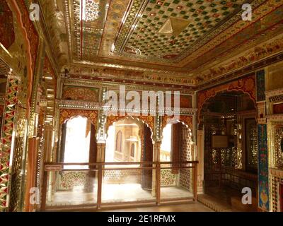 Unglaubliche Schönheit im Inneren von Patwa haveli in Jaisalmer Stockfoto