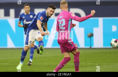 Gelsenkirchen, Deutschland. 09. Jan 2021. firo: 09.01.2021 Fußball: 1. Bundesliga, Saison 2020/21 FC Schalke 04 - TSG Hoffenheim Sead Kolasinac, Schuss Credit: Jurgen Fromme/firoportsphoto/Pool zur weltweiten Nutzung/dpa/Alamy Live News Stockfoto