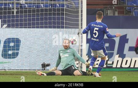 Gelsenkirchen, Deutschland. 09. Jan 2021. firo: 09.01.2021 Fußball: 1. Bundesliga, Saison 2020/21 FC Schalke 04 - TSG Hoffenheim Ralf Fahrmann, Parade, Stopp, der, Ball Credit: Jürgen Fromme/firoportsphoto/Pool zur weltweiten Nutzung/dpa/Alamy Live News Stockfoto