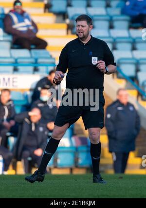 Gillingham, Großbritannien. Januar 2021. Schiedsrichter Brett Huxtable während des Sky Bet League 1 Spiels im MEMS Priestfield Stadium, Gillingham Bild von Alan Stanford/Focus Images/Sipa USA 09/01/2021 Credit: SIPA USA/Alamy Live News Stockfoto