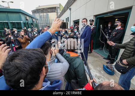 Palermo, Italien. Januar 2021. Palermo, Matteo Salvini bei der Open-Arms-Prozess im Bunkerraum des Gerichts von Palermo, auf dem Foto: Matteo Salvini mit der Rechtsanwältin Giulia Bongiorno nach der Anhörung für die Voruntersuchung für den Open-Arms-Prozess. Kredit: Unabhängige Fotoagentur/Alamy Live Nachrichten Stockfoto