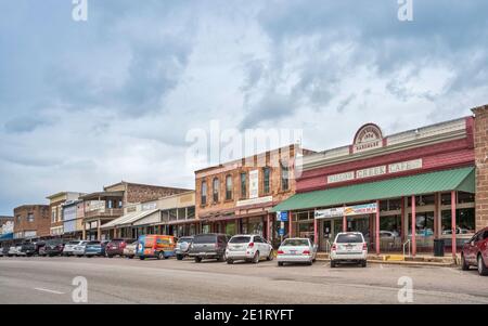 Porch Geschäfte am Mason County Square in Mason, Edwards Plateau, Texas, USA Stockfoto