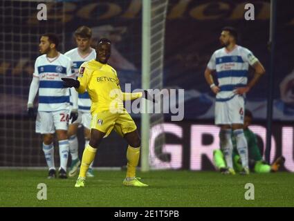 London, Großbritannien. Januar 2021. Fulhams Neeskens Kebano feiert das zweite Tor seines Spielers während des FA Cup Spiels im Kiyan Prince Foundation Stadium, London Bild von Daniel Hambury/Focus Images/Sipa USA 09/01/2021 Kredit: SIPA USA/Alamy Live News Stockfoto