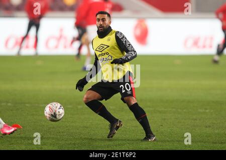 London, Großbritannien. Januar 2021. Saman Ghoddos von Brentford erwärmt sich während des 3. Runde Spiels des FA Cup zwischen Brentford und Middlesbrough am 9. Januar 2021 im Brentford Community Stadium, London, England. Foto von Ken Sparks. Nur redaktionelle Verwendung, Lizenz für kommerzielle Nutzung erforderlich. Keine Verwendung bei Wetten, Spielen oder Veröffentlichungen einzelner Vereine/Vereine/Spieler. Kredit: UK Sports Pics Ltd/Alamy Live Nachrichten Stockfoto